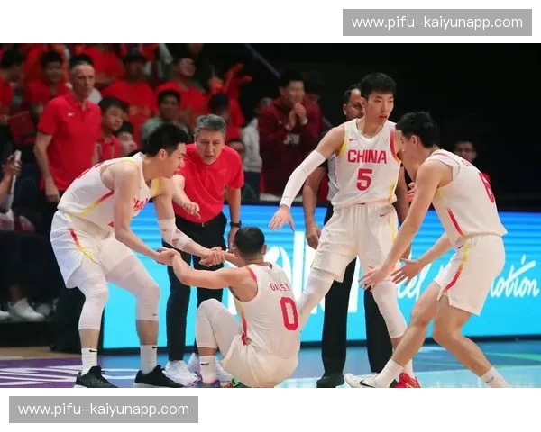 中国男篮首发：荣耀与期待的十字路口